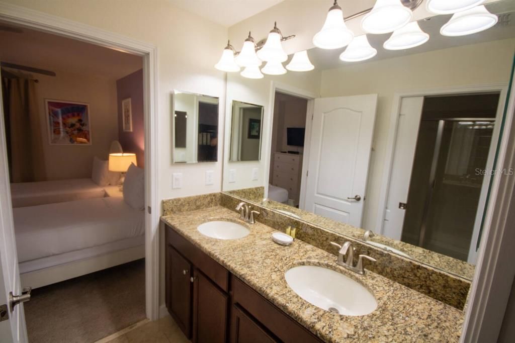 待售: $699,900 (6 贝兹, 6 浴室, 3465 平方英尺)