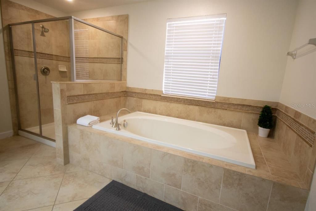 待售: $699,900 (6 贝兹, 6 浴室, 3465 平方英尺)