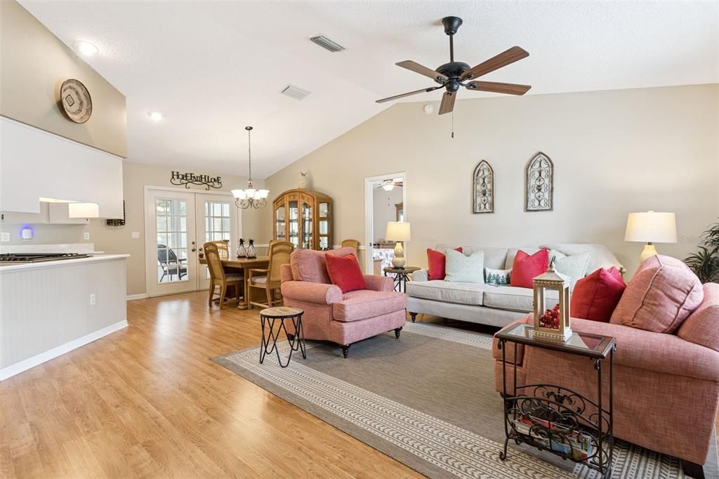 For Sale: $244,000 (2 beds, 2 baths, 1060 Square Feet)