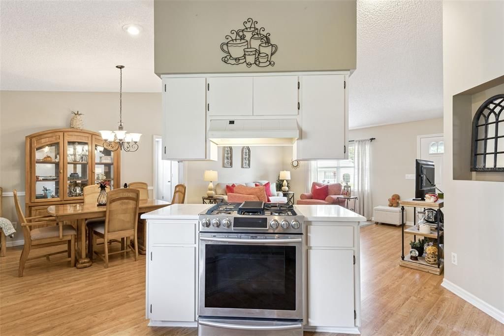 For Sale: $244,000 (2 beds, 2 baths, 1060 Square Feet)