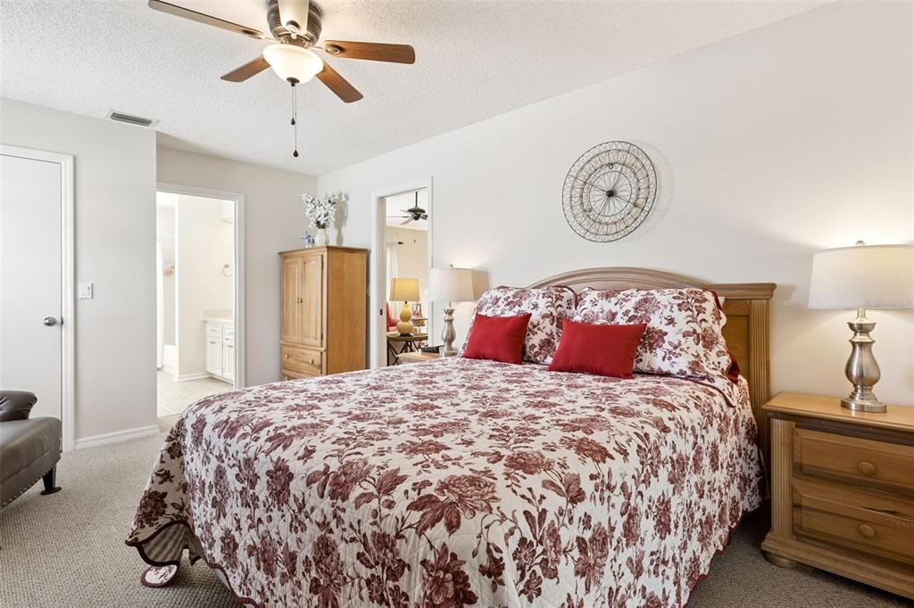 For Sale: $244,000 (2 beds, 2 baths, 1060 Square Feet)