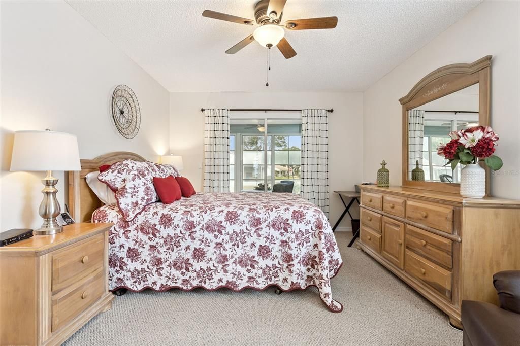 For Sale: $244,000 (2 beds, 2 baths, 1060 Square Feet)