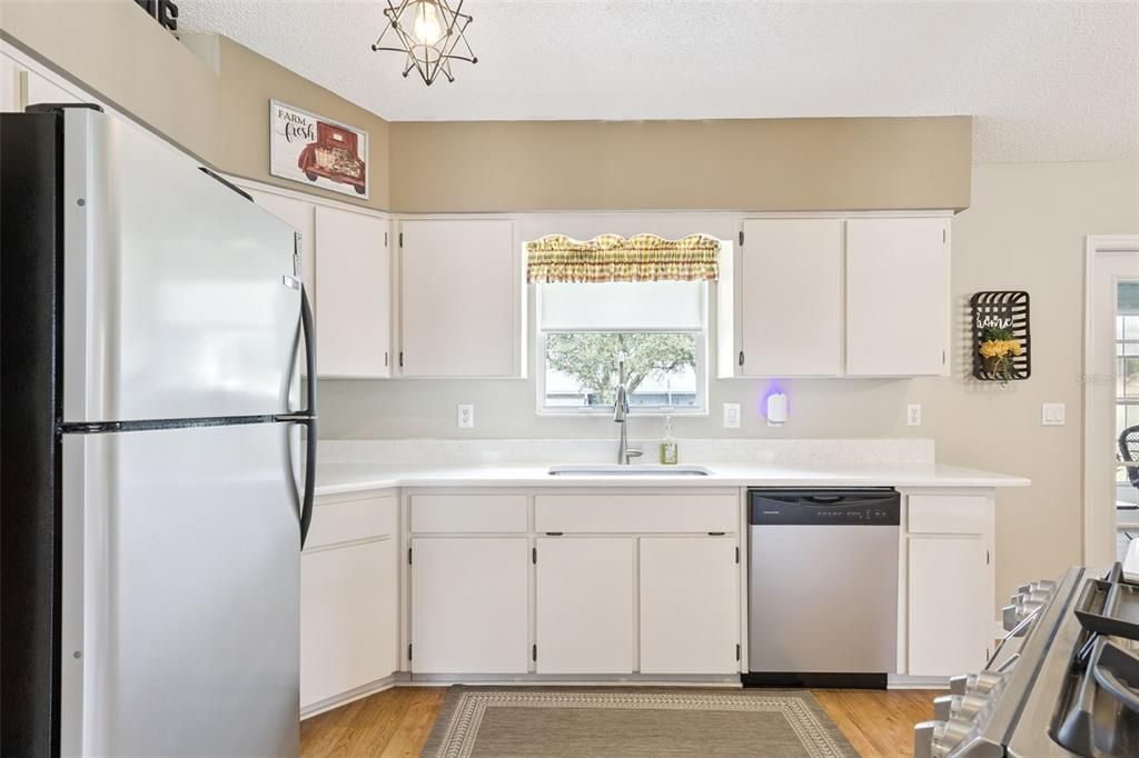 For Sale: $244,000 (2 beds, 2 baths, 1060 Square Feet)