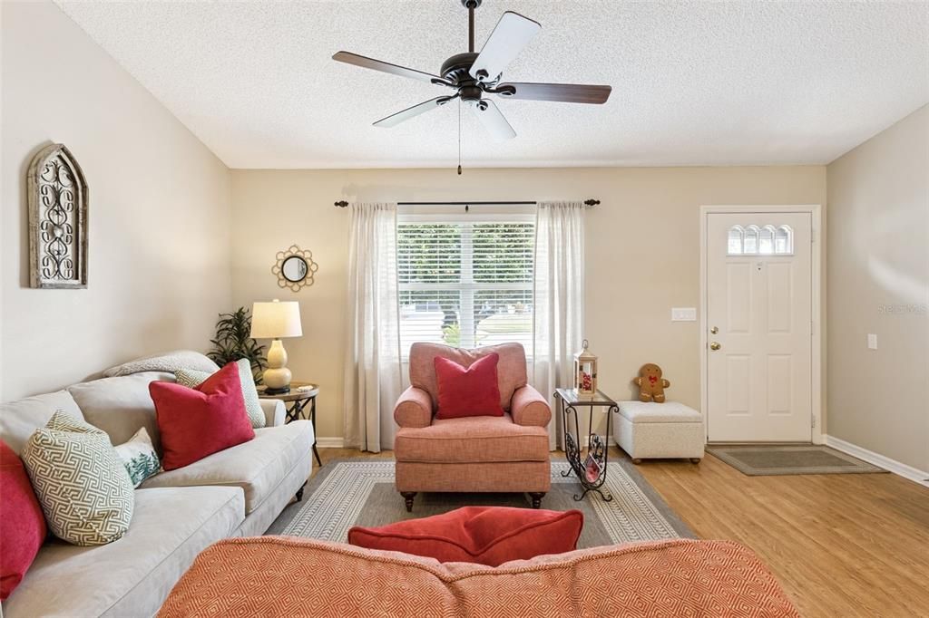 For Sale: $244,000 (2 beds, 2 baths, 1060 Square Feet)