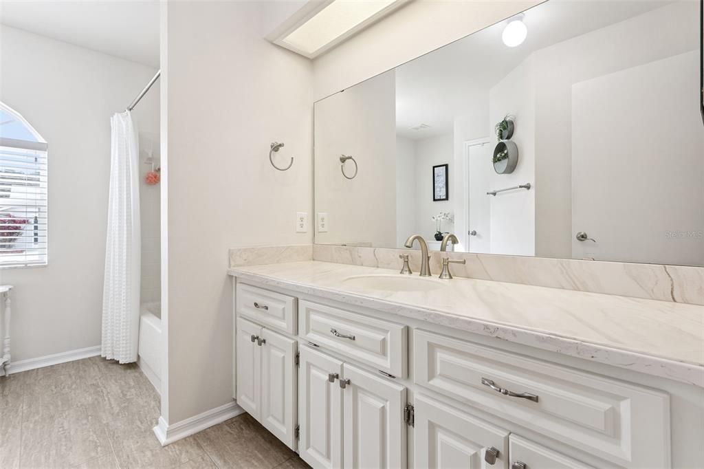 For Sale: $244,000 (2 beds, 2 baths, 1060 Square Feet)