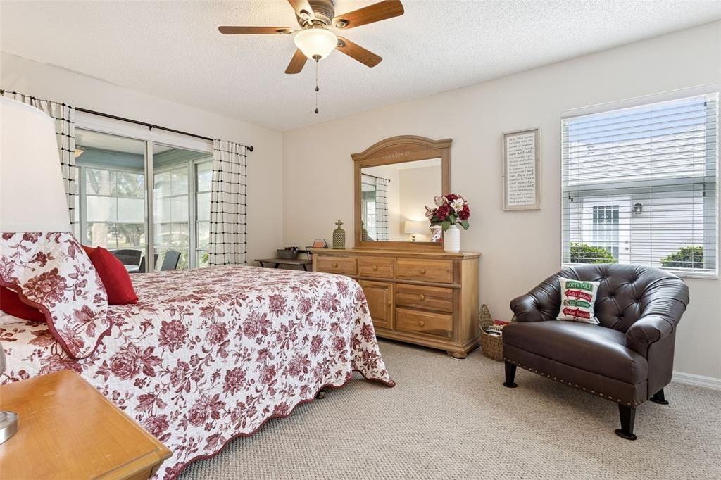 For Sale: $244,000 (2 beds, 2 baths, 1060 Square Feet)