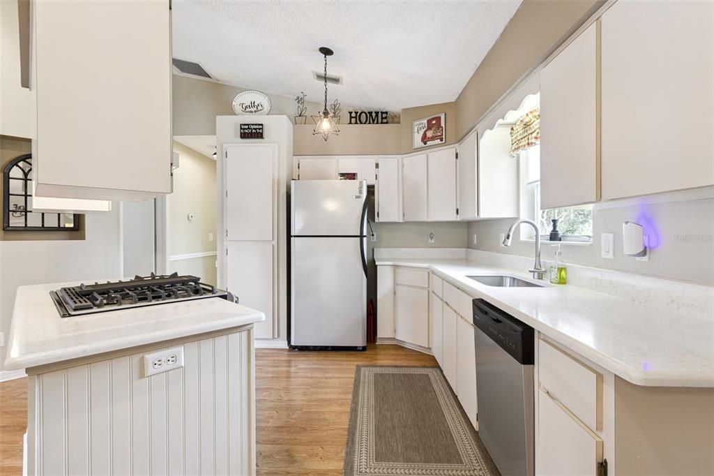For Sale: $244,000 (2 beds, 2 baths, 1060 Square Feet)
