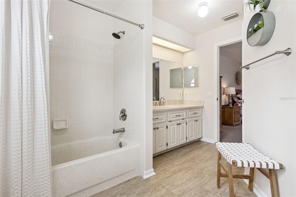 For Sale: $244,000 (2 beds, 2 baths, 1060 Square Feet)