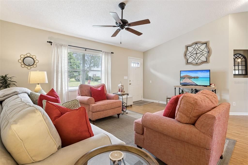 For Sale: $244,000 (2 beds, 2 baths, 1060 Square Feet)