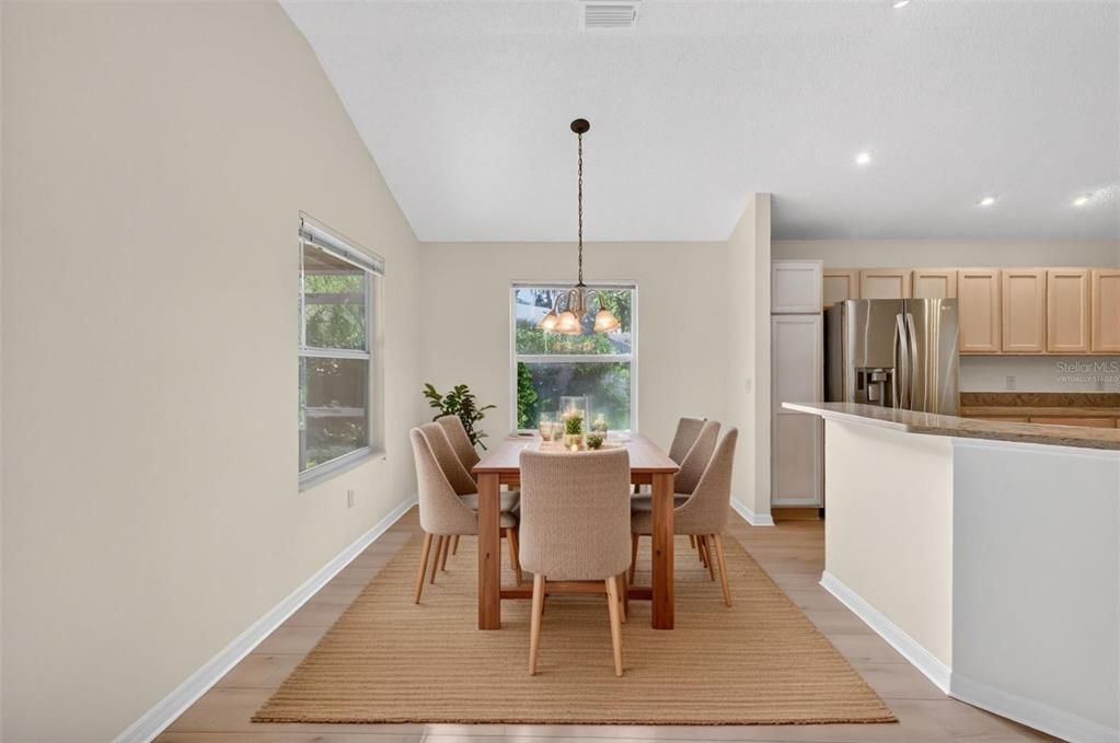 На продажу: $370,000 (3 спален, 2 ванн, 1731 Квадратных фут)