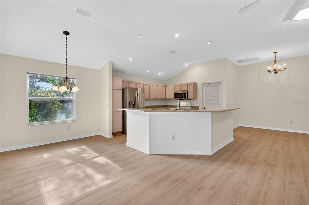 На продажу: $370,000 (3 спален, 2 ванн, 1731 Квадратных фут)