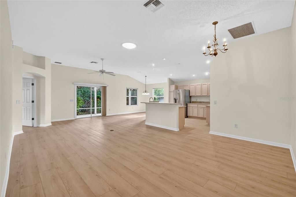 На продажу: $370,000 (3 спален, 2 ванн, 1731 Квадратных фут)