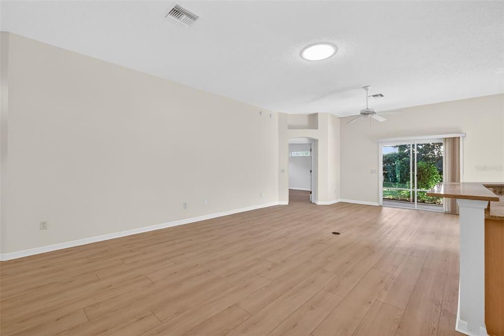 На продажу: $370,000 (3 спален, 2 ванн, 1731 Квадратных фут)