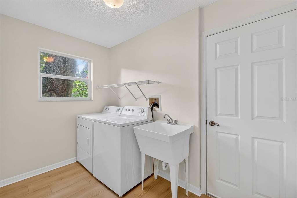 На продажу: $370,000 (3 спален, 2 ванн, 1731 Квадратных фут)