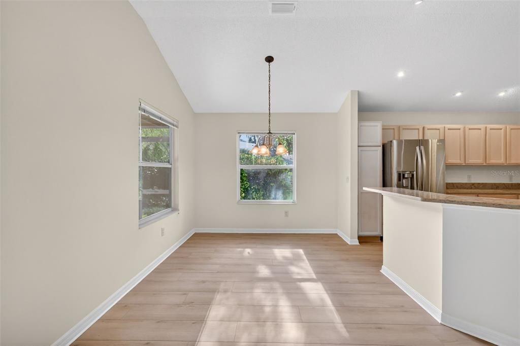 На продажу: $370,000 (3 спален, 2 ванн, 1731 Квадратных фут)