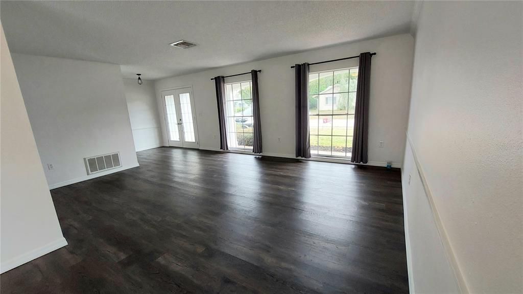 For Sale: $349,900 (3 beds, 2 baths, 1771 Square Feet)