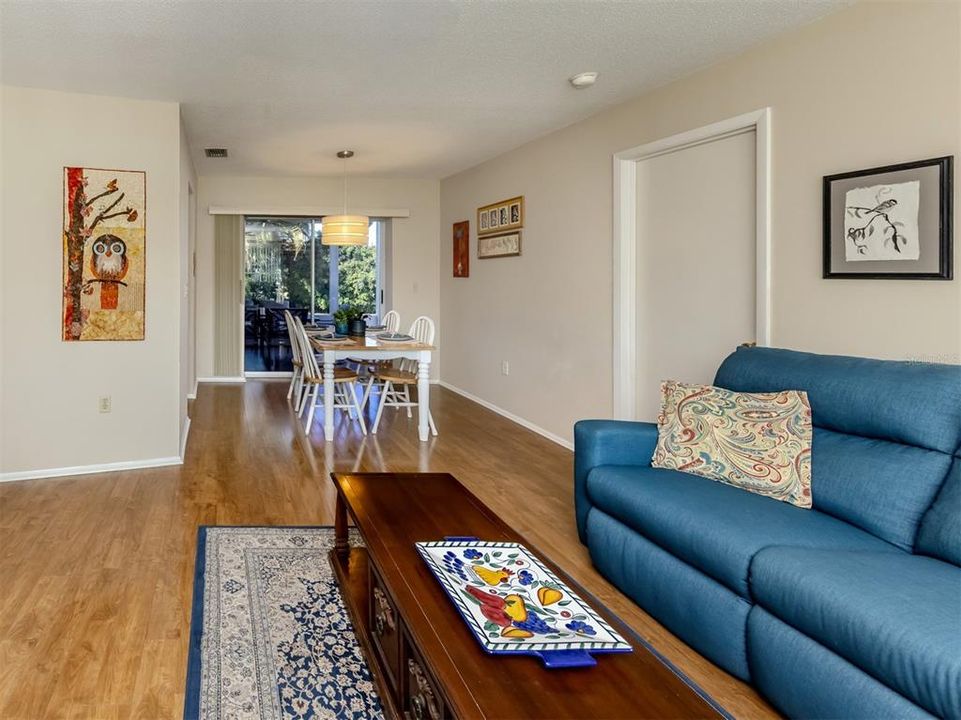 For Sale: $425,000 (3 beds, 2 baths, 1523 Square Feet)