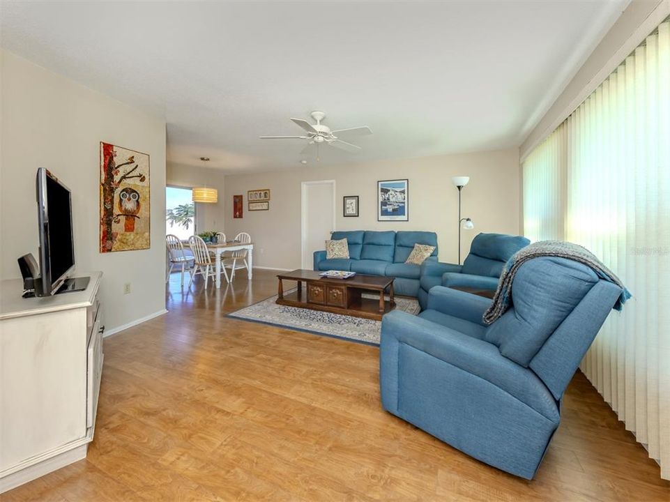 For Sale: $425,000 (3 beds, 2 baths, 1523 Square Feet)