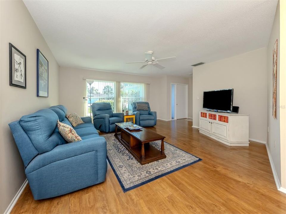 For Sale: $425,000 (3 beds, 2 baths, 1523 Square Feet)