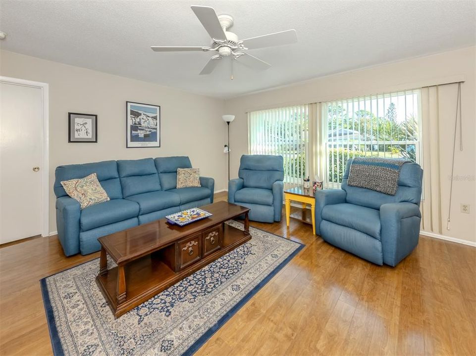 For Sale: $425,000 (3 beds, 2 baths, 1523 Square Feet)