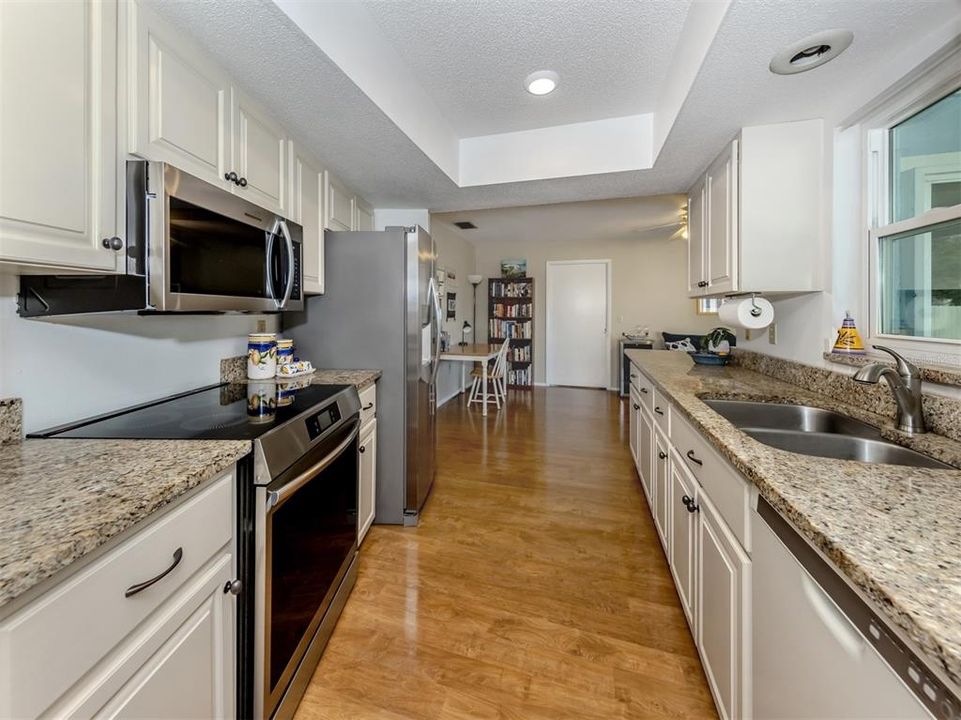 For Sale: $425,000 (3 beds, 2 baths, 1523 Square Feet)