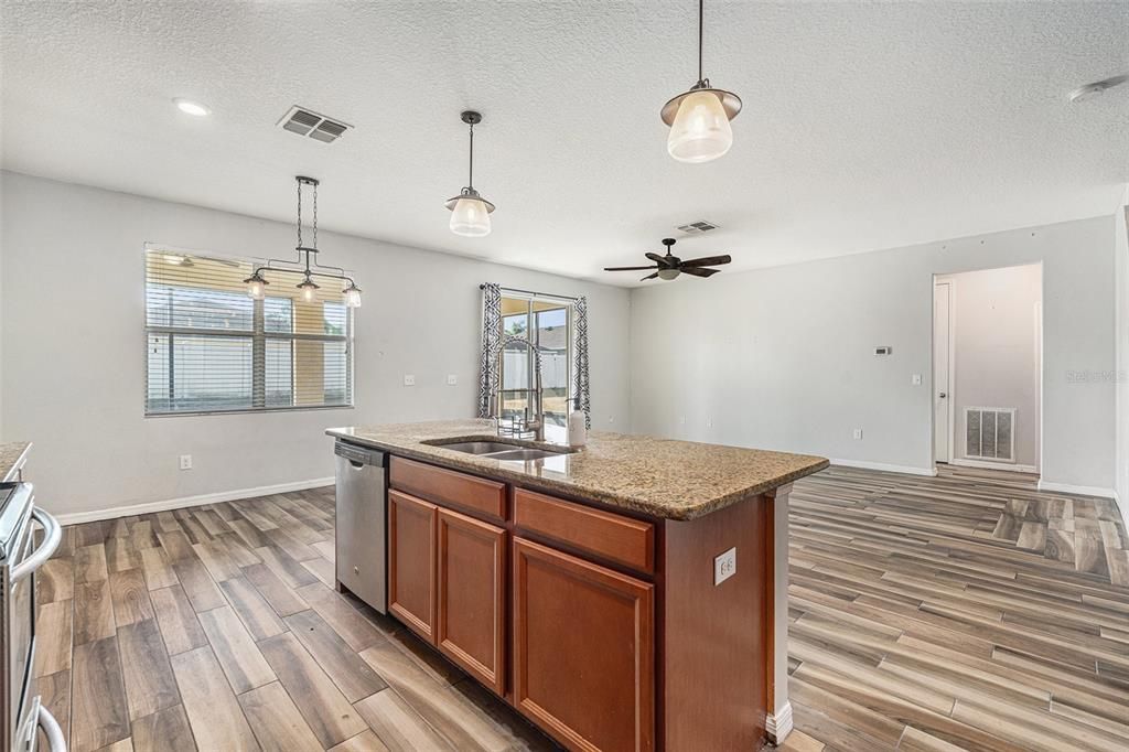 For Sale: $360,000 (4 beds, 3 baths, 2546 Square Feet)