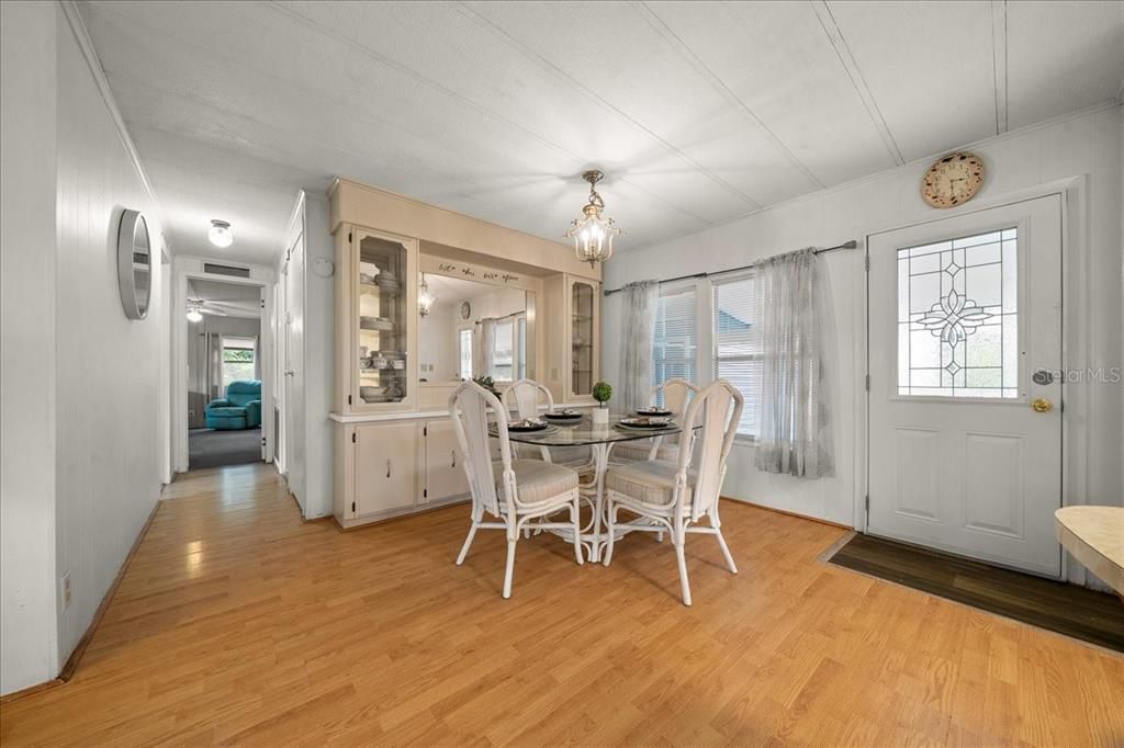 For Sale: $177,900 (2 beds, 2 baths, 1392 Square Feet)