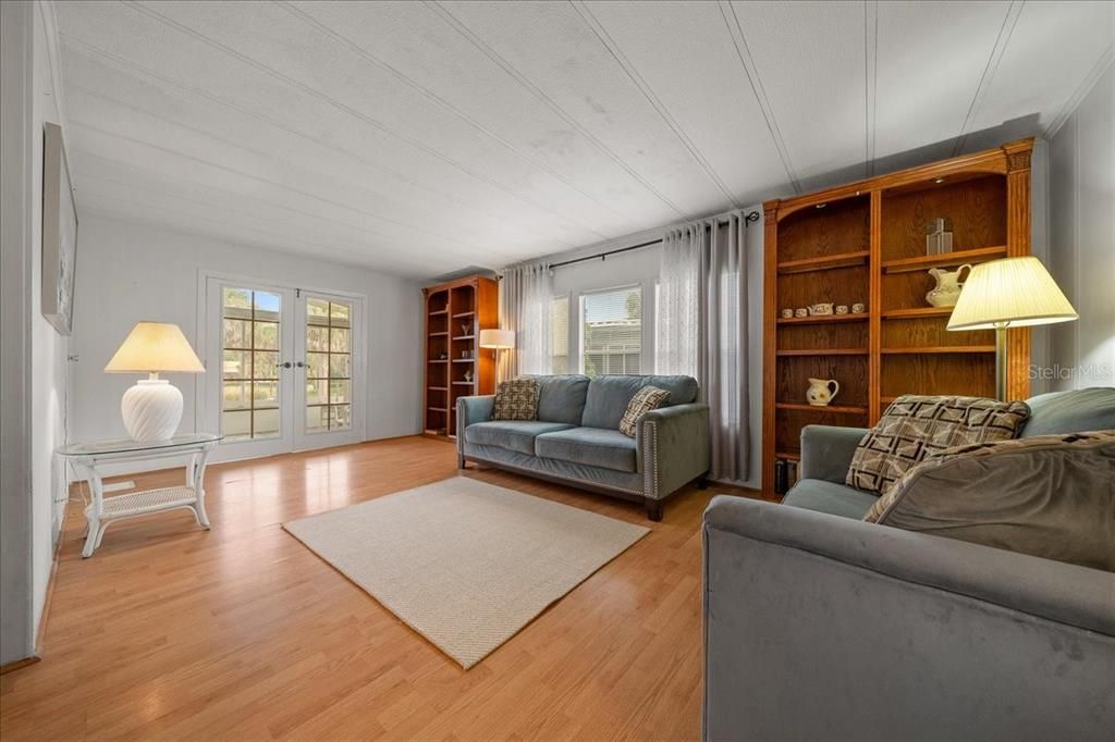 For Sale: $177,900 (2 beds, 2 baths, 1392 Square Feet)