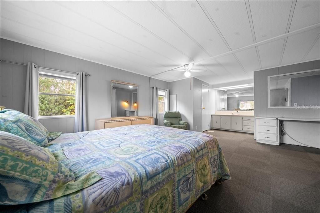 For Sale: $177,900 (2 beds, 2 baths, 1392 Square Feet)