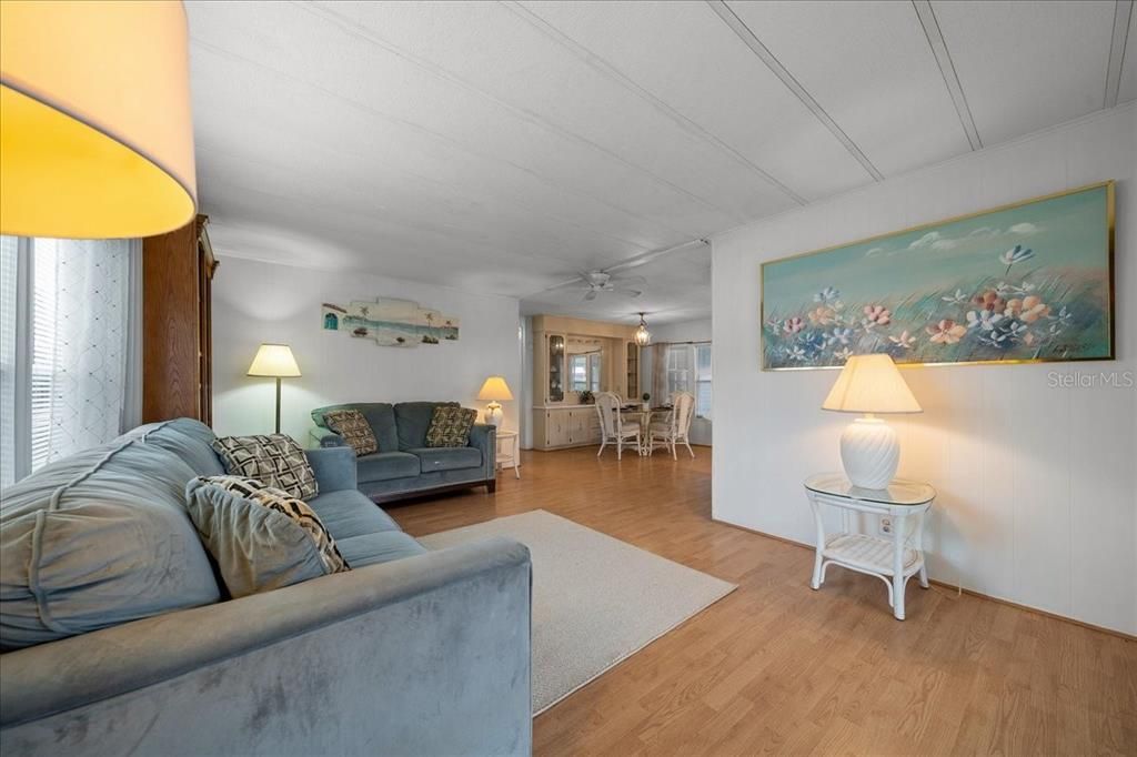 For Sale: $177,900 (2 beds, 2 baths, 1392 Square Feet)