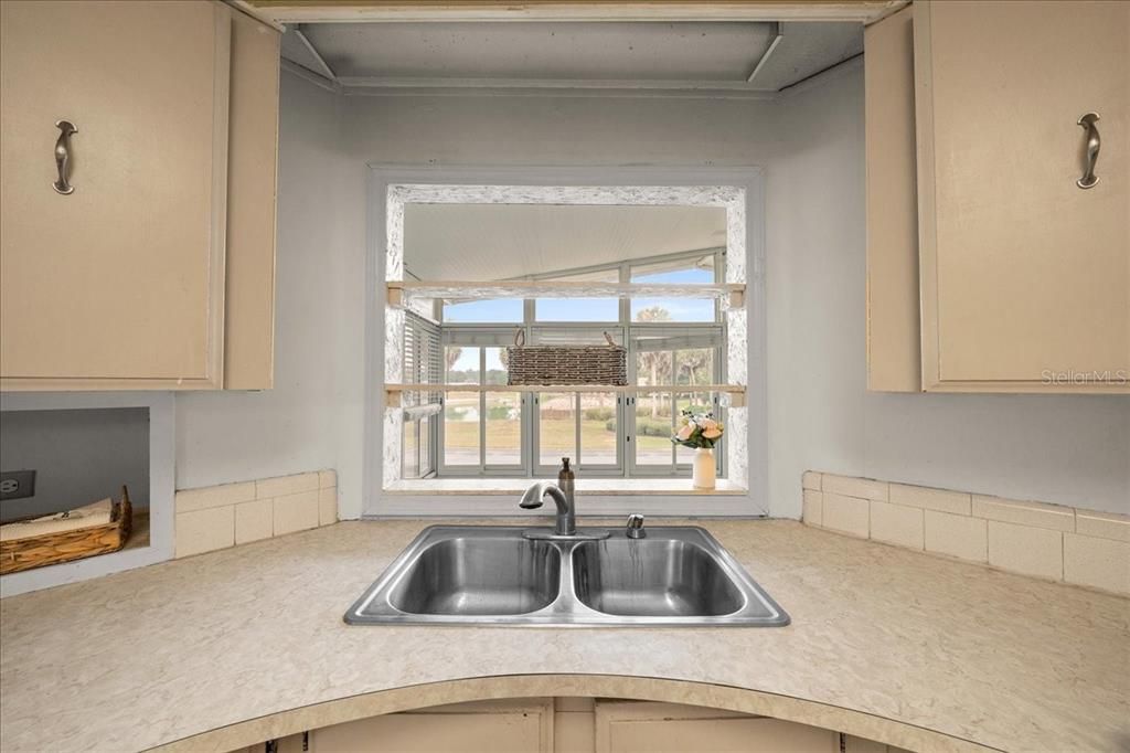 For Sale: $177,900 (2 beds, 2 baths, 1392 Square Feet)