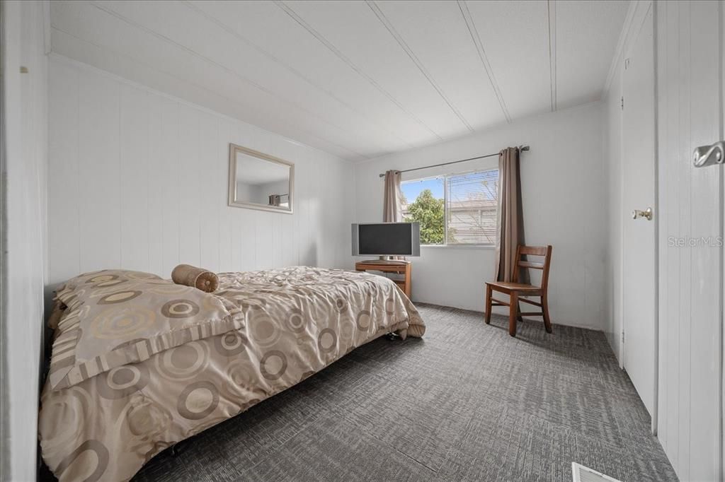 For Sale: $177,900 (2 beds, 2 baths, 1392 Square Feet)