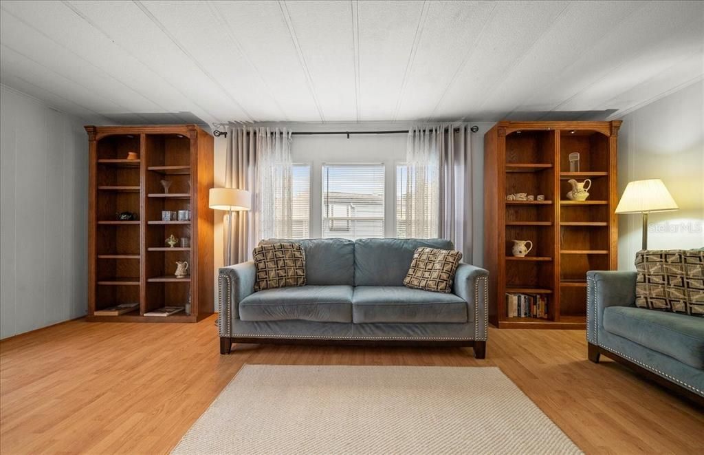 For Sale: $177,900 (2 beds, 2 baths, 1392 Square Feet)