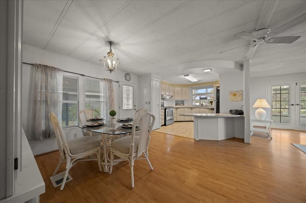 For Sale: $177,900 (2 beds, 2 baths, 1392 Square Feet)