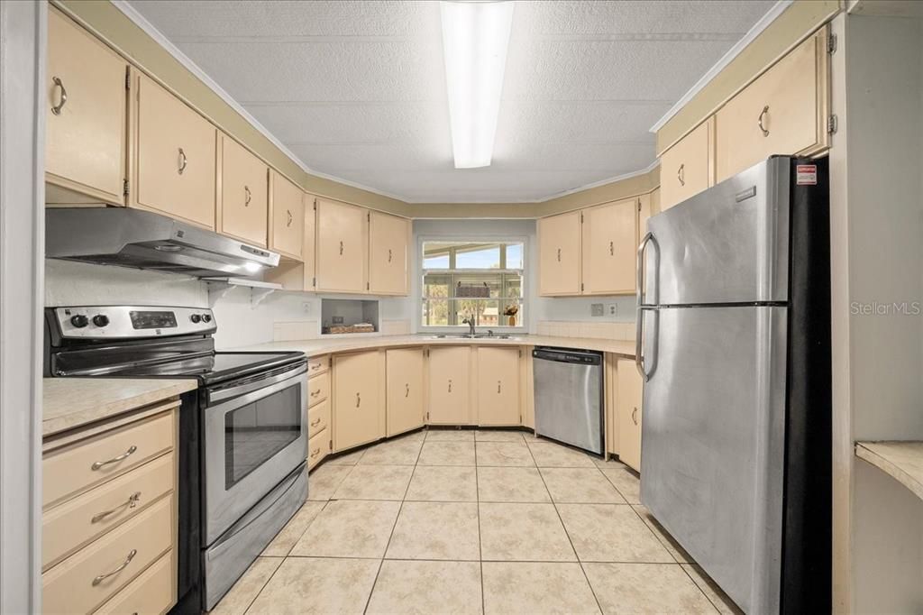 For Sale: $177,900 (2 beds, 2 baths, 1392 Square Feet)