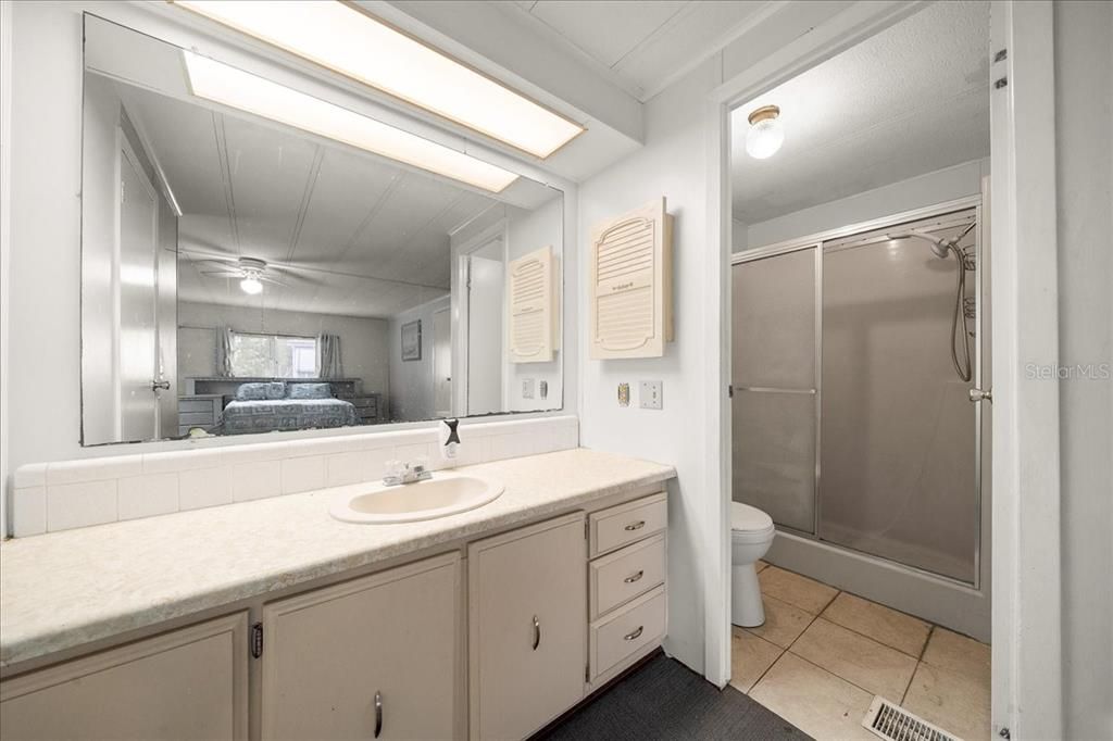 For Sale: $177,900 (2 beds, 2 baths, 1392 Square Feet)