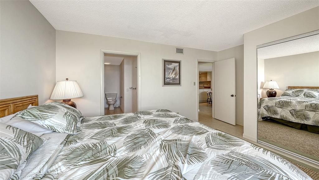 Activo con contrato: $549,000 (2 camas, 2 baños, 928 Pies cuadrados)