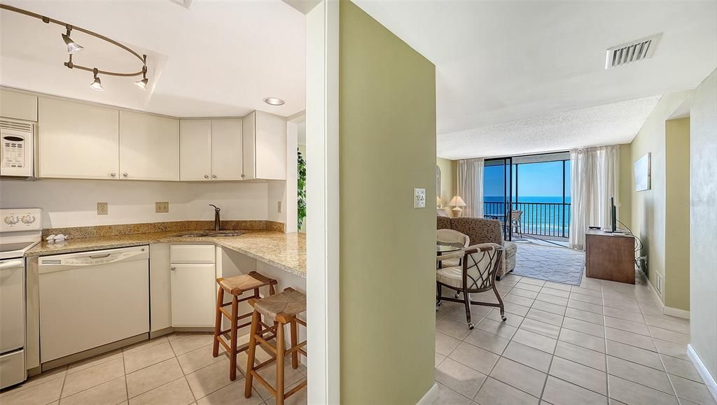 Activo con contrato: $549,000 (2 camas, 2 baños, 928 Pies cuadrados)