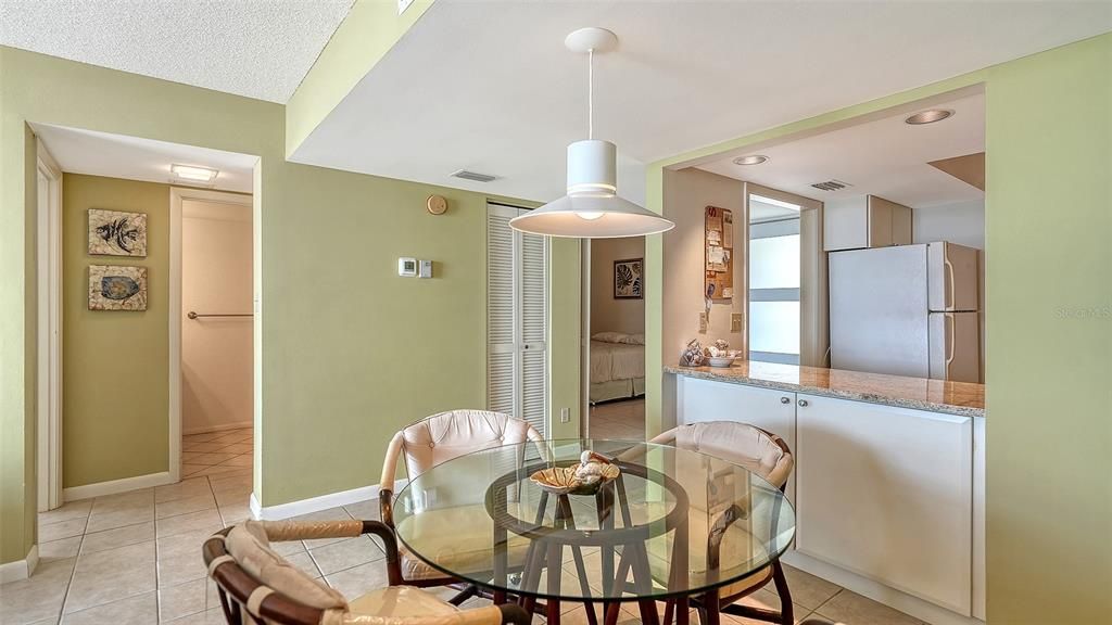 Activo con contrato: $549,000 (2 camas, 2 baños, 928 Pies cuadrados)