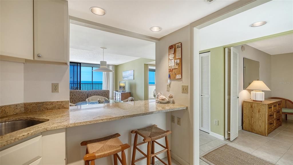 Activo con contrato: $549,000 (2 camas, 2 baños, 928 Pies cuadrados)