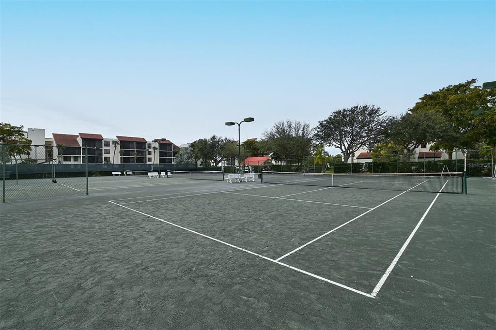 Activo con contrato: $549,000 (2 camas, 2 baños, 928 Pies cuadrados)