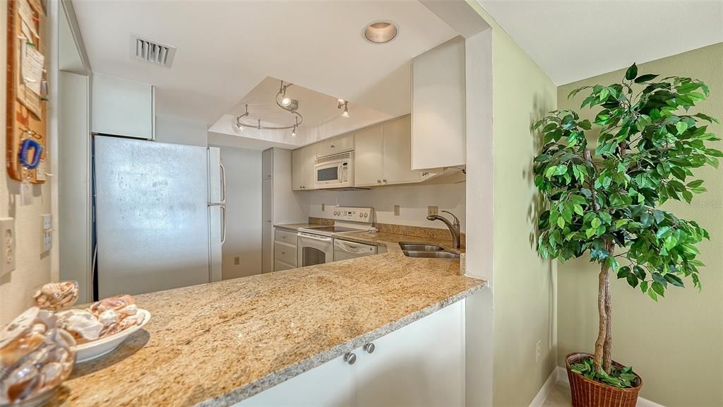 Activo con contrato: $549,000 (2 camas, 2 baños, 928 Pies cuadrados)