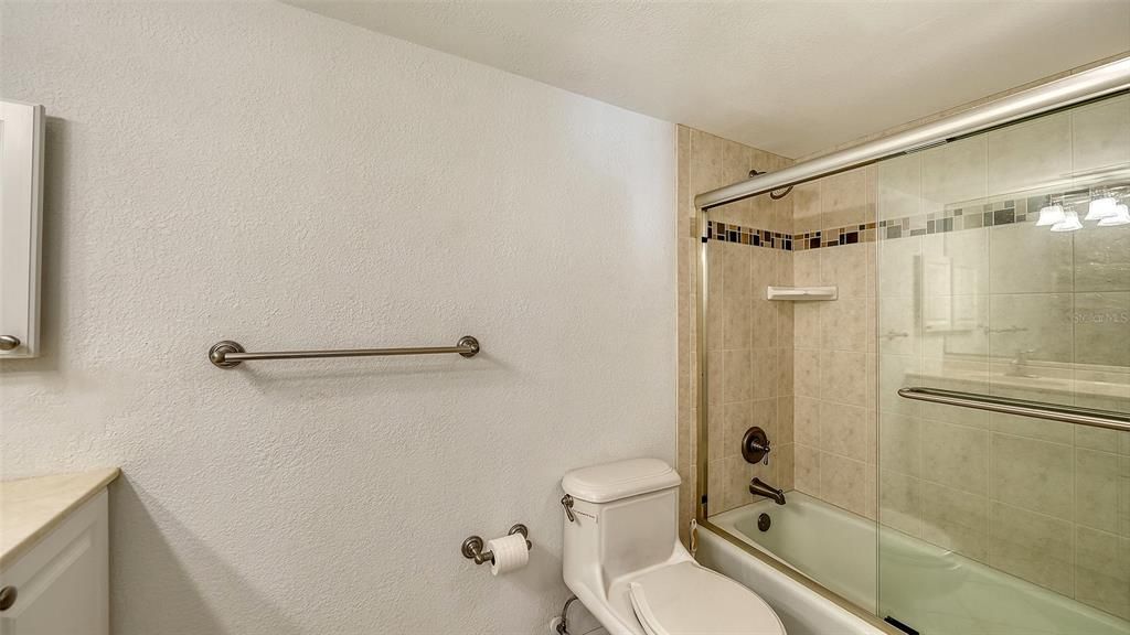 Activo con contrato: $549,000 (2 camas, 2 baños, 928 Pies cuadrados)