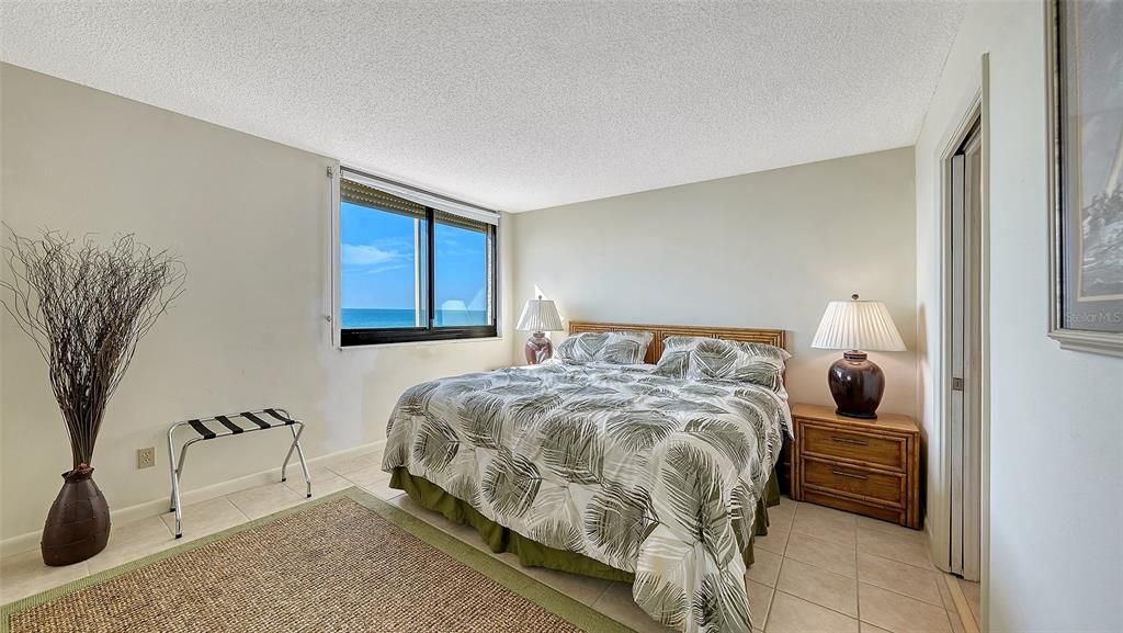 Activo con contrato: $549,000 (2 camas, 2 baños, 928 Pies cuadrados)