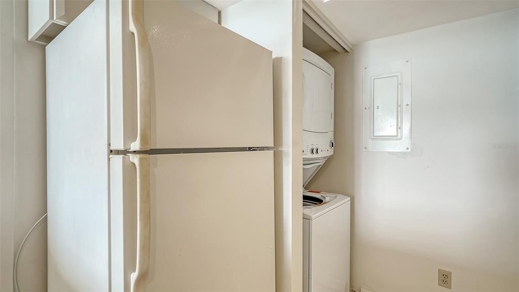 Activo con contrato: $549,000 (2 camas, 2 baños, 928 Pies cuadrados)