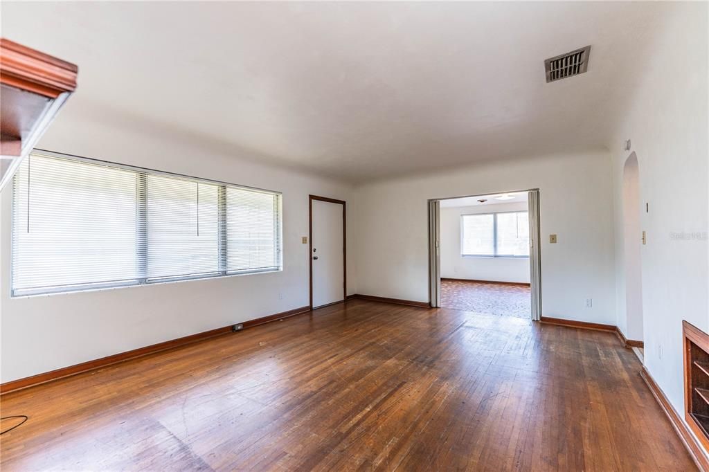 В аренду: $1,500 (2 спален, 1 ванн, 1104 Квадратных фут)