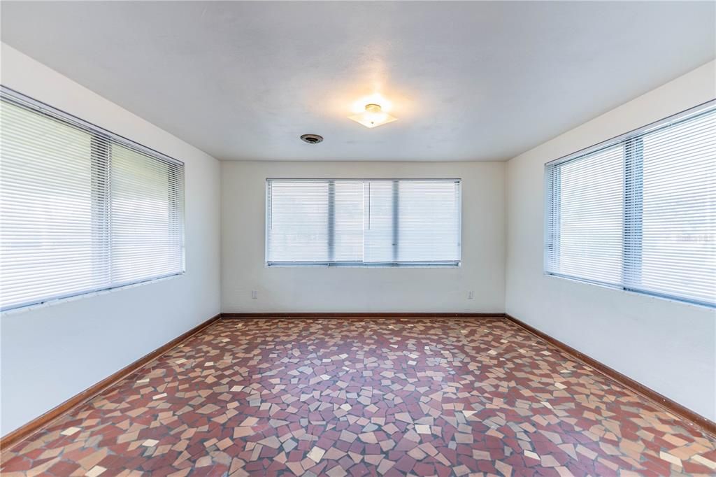 В аренду: $1,500 (2 спален, 1 ванн, 1104 Квадратных фут)