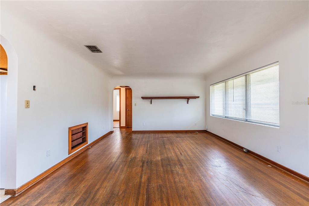 В аренду: $1,500 (2 спален, 1 ванн, 1104 Квадратных фут)