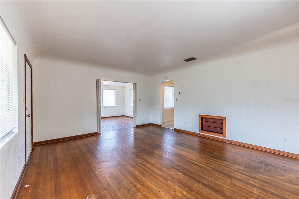 В аренду: $1,500 (2 спален, 1 ванн, 1104 Квадратных фут)