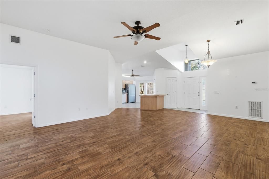 En Venta: $315,000 (3 camas, 2 baños, 1500 Pies cuadrados)